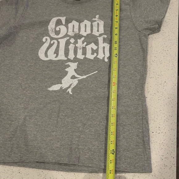 Good Witch Women's Short Sleeve Graphic HALLOWEEN T-shirt Size Large - Picture 6 of 7